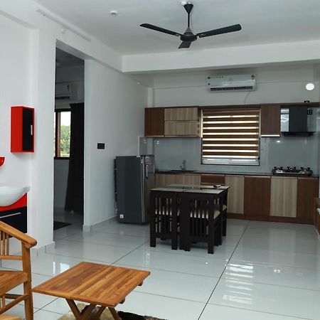 Hotel Achoos Residency Tiruvalla Exterior foto