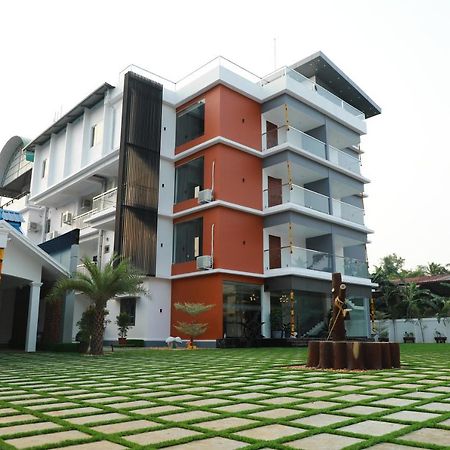 Hotel Achoos Residency Tiruvalla Exterior foto