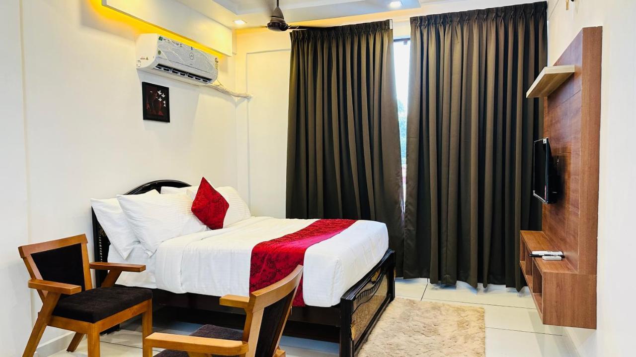 Hotel Achoos Residency Tiruvalla Exterior foto