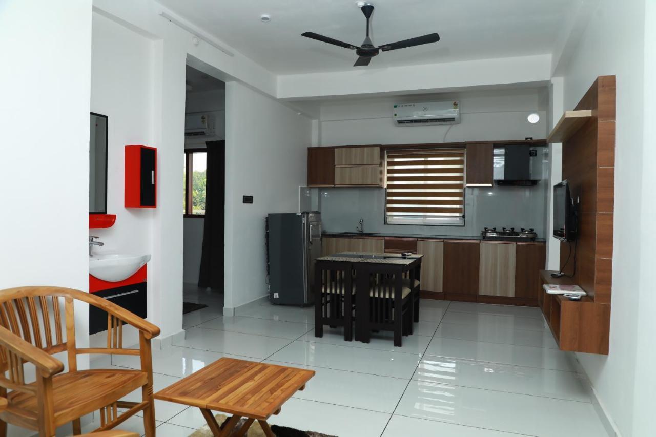Hotel Achoos Residency Tiruvalla Exterior foto