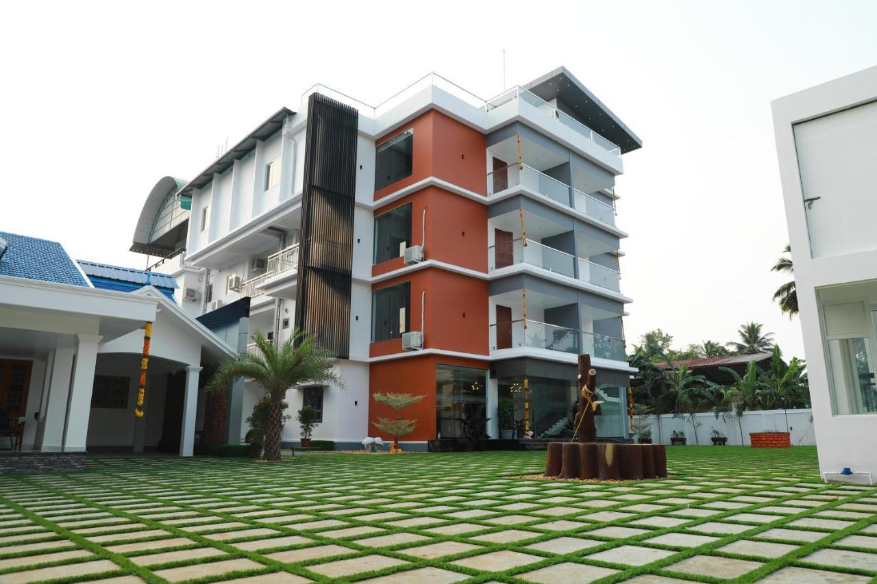Hotel Achoos Residency Tiruvalla Exterior foto