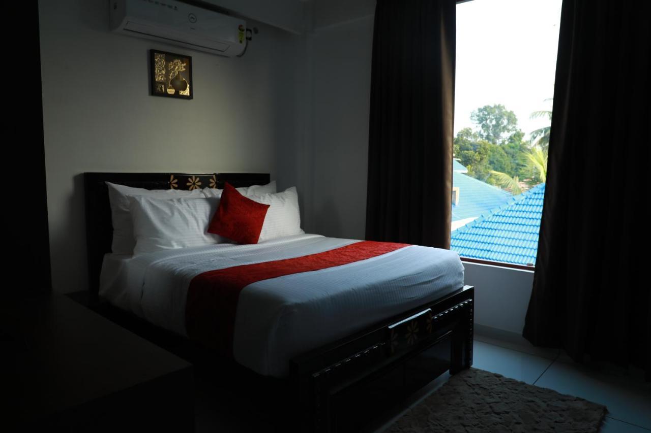 Hotel Achoos Residency Tiruvalla Exterior foto